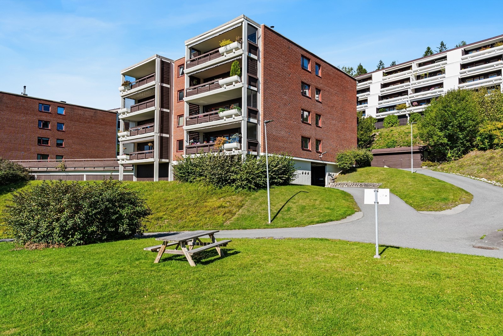 Pent opparbeidede fellesområder. Grønne og luftige omgivelser i et attraktivt boområde Galleribilde