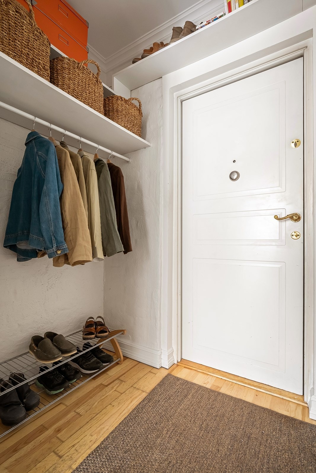 En innbyende entré ønsker deg velkommen inn i ditt nye hjem! Galleribilde