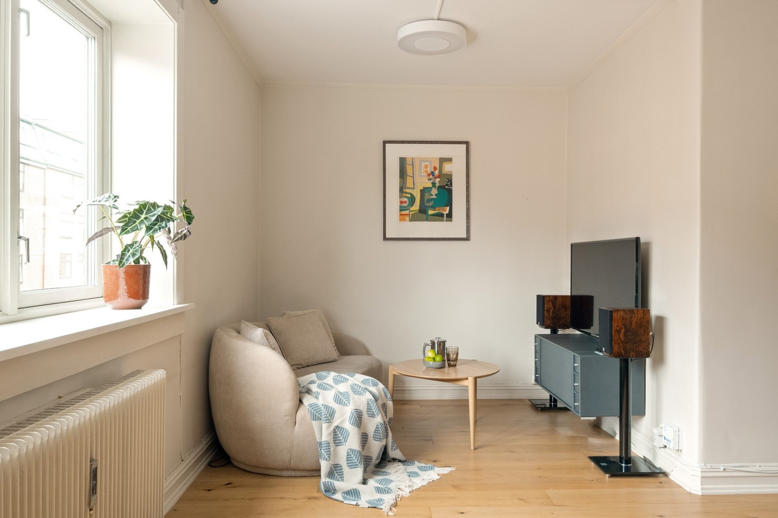 Lys og gjennomgående 3-roms beliggende på Grünerløkka. Galleribilde