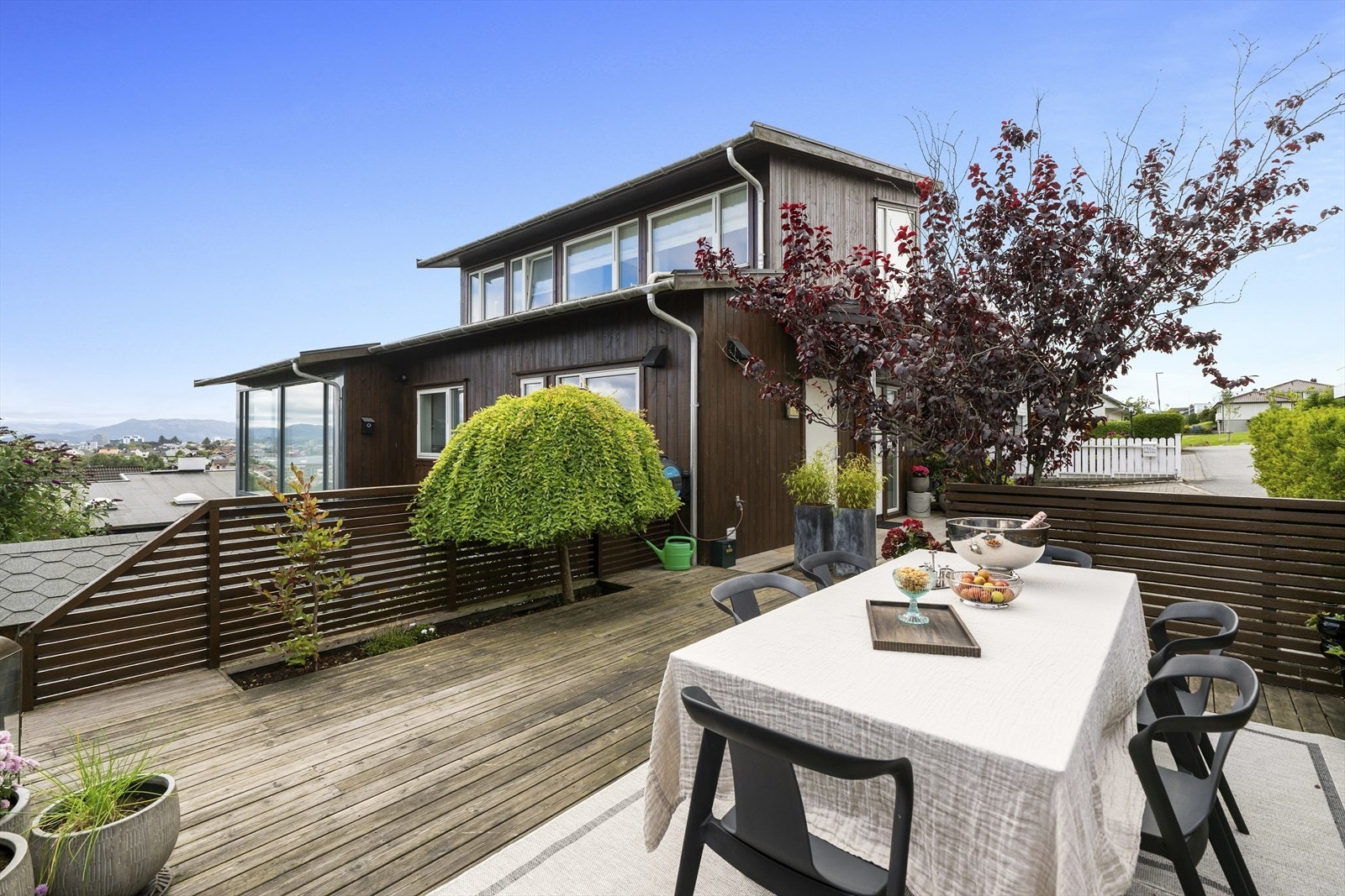 - Det er også en romslig terrasse på 23 kvm med både morgen- og kveldssol - Galleribilde
