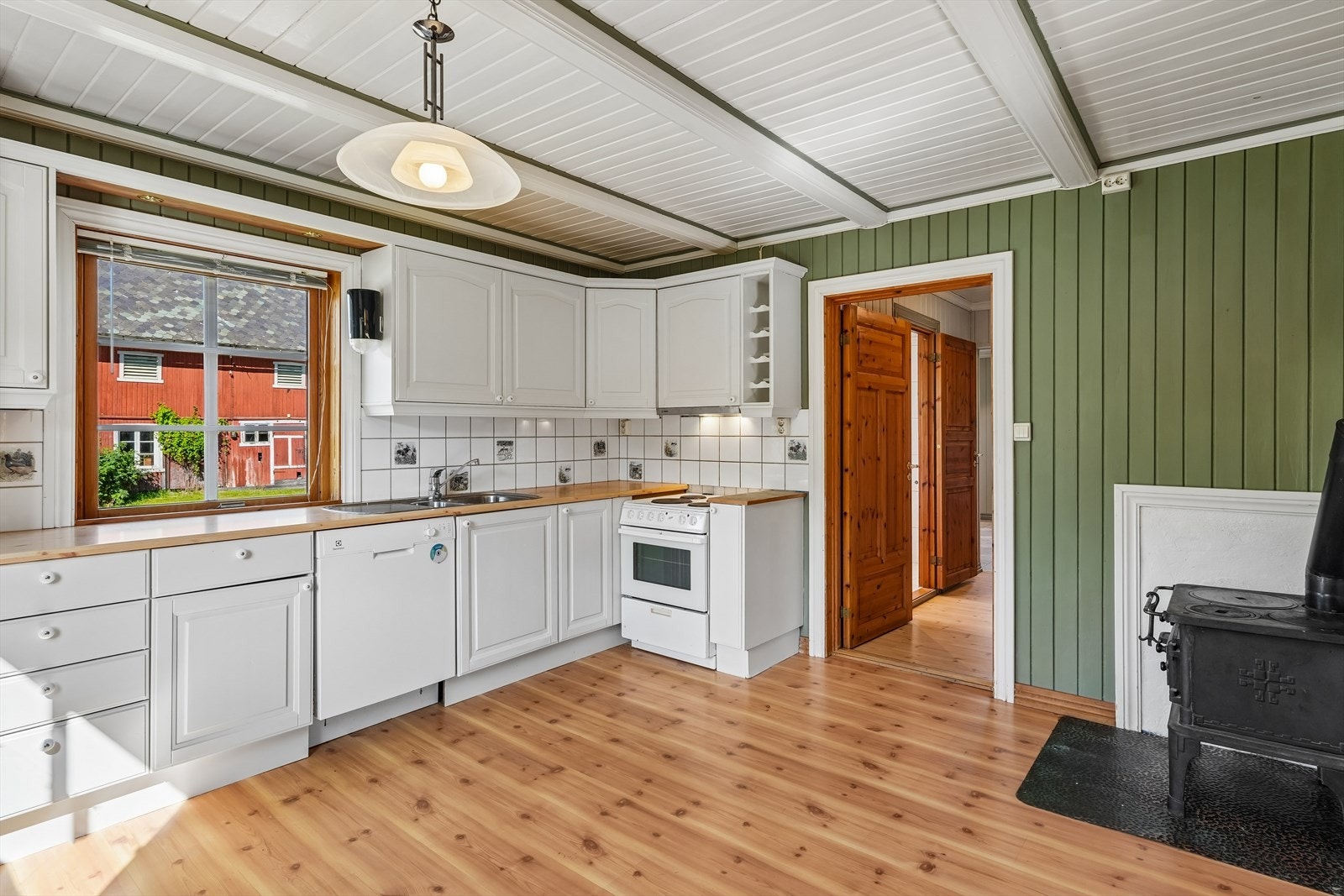Det er også oppvaskmaskin og ventilator. Galleribilde