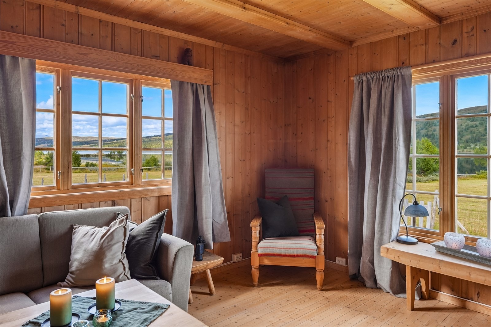 Denne utsikten, men skiftnigner gjennom døgnet og året, går man aldri lei. Galleribilde