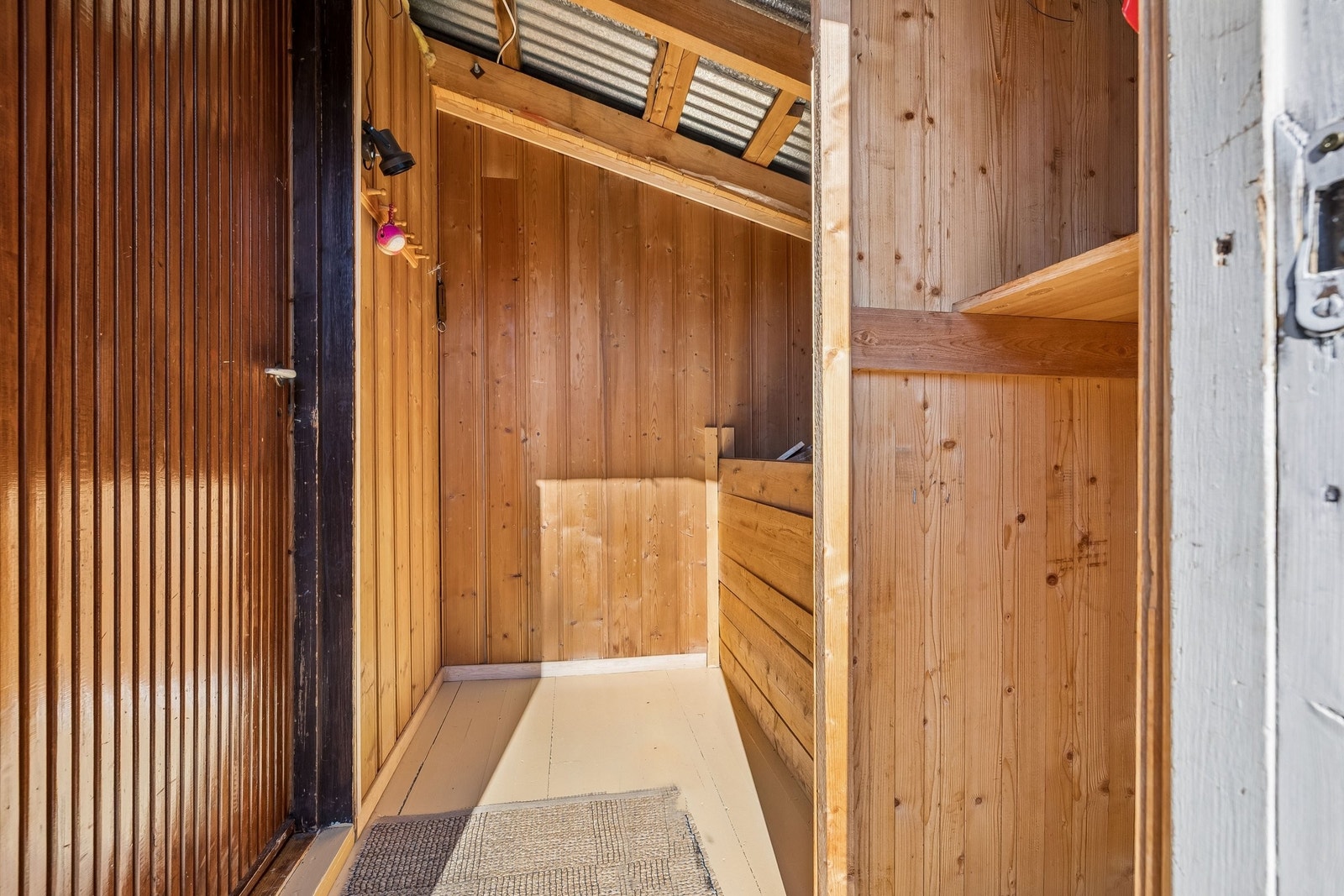 Vindfang og vedbod. Galleribilde