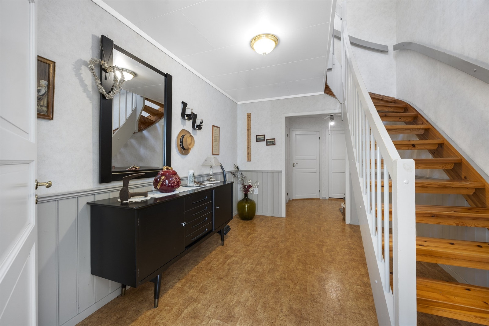 Gang i underetasjen. Galleribilde