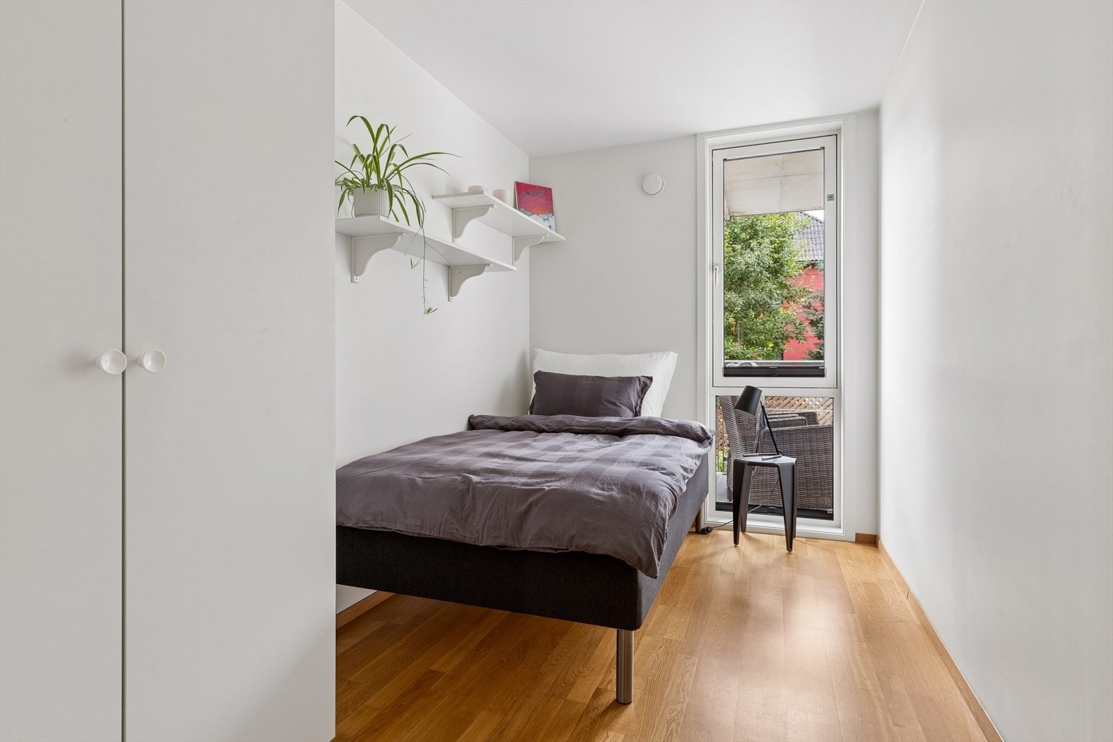 Det andre soverommet passer godt som barnerom, gjesterom eller kontor. Galleribilde
