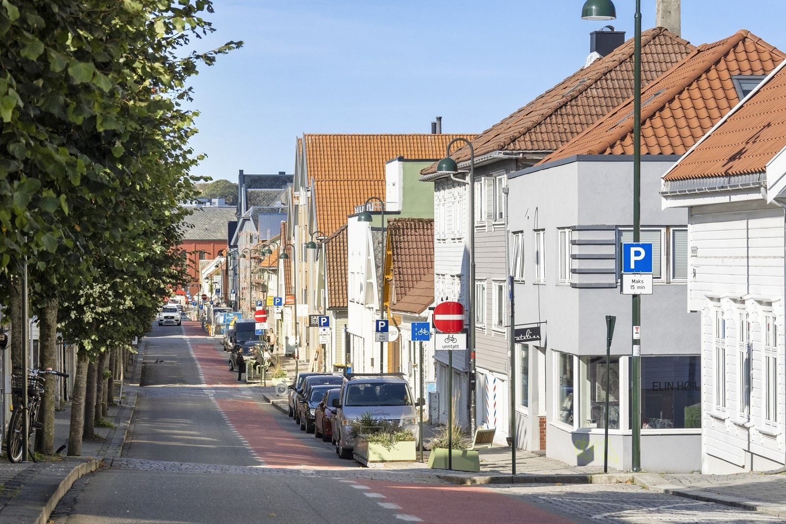 Kort spasertur ned til Peders Gata som har flere butikker og restauranter Galleribilde