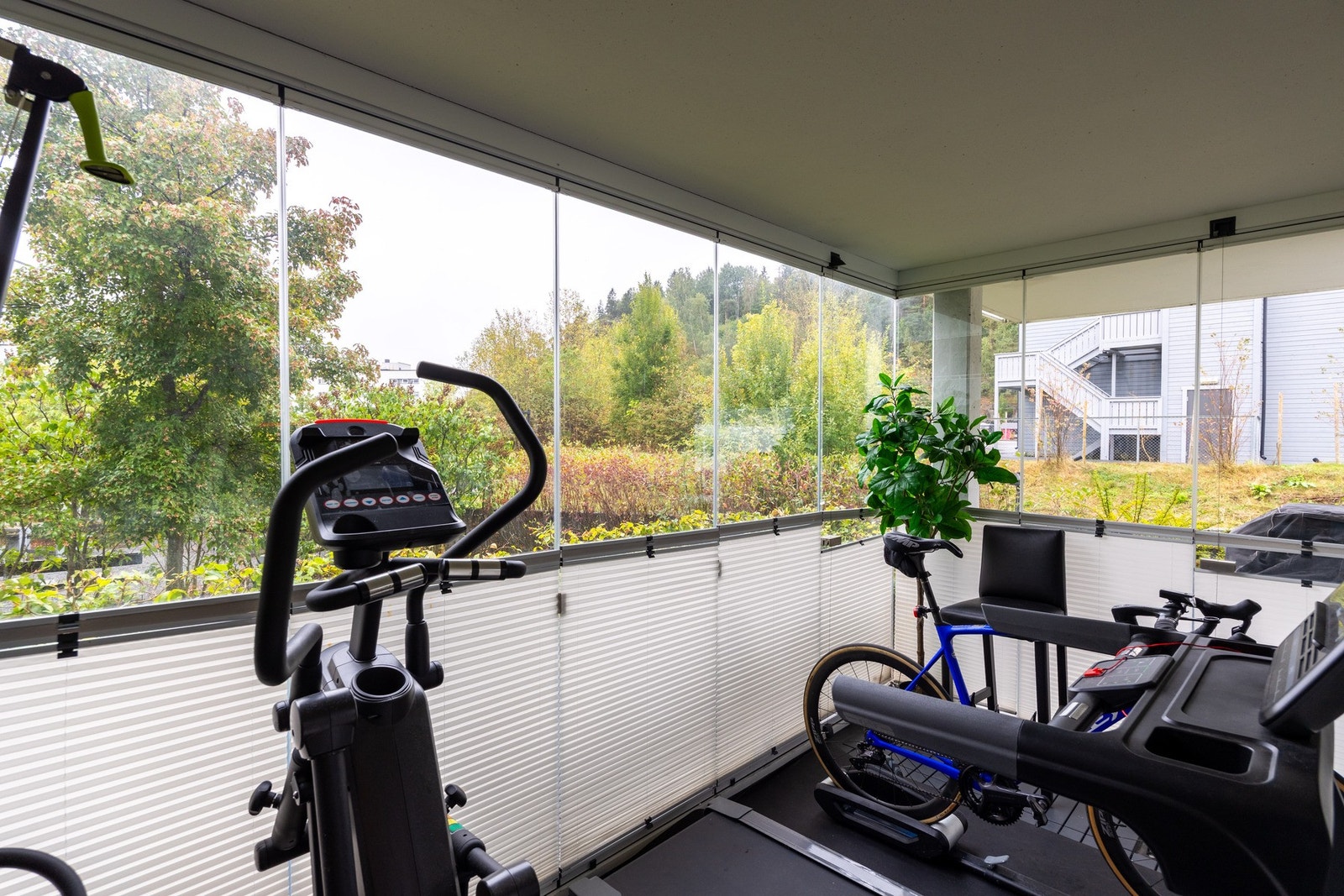 Stor innglasset terrasse på hele 11 kvm. Galleribilde