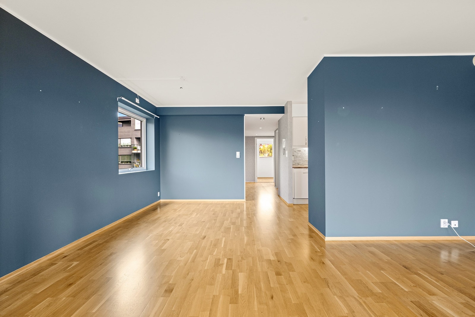 Stuen har god størrelse med god plass til spisestue i tilknytning til kjøkkenet. Galleribilde
