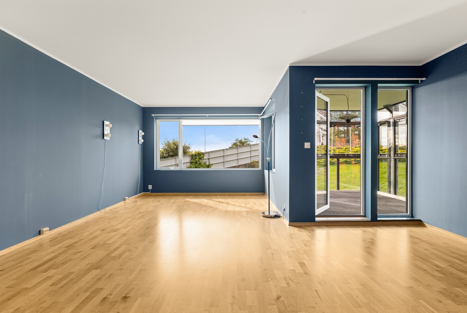 En lys og innbydende leilighet fra 2012 med moderne kvaliteter og fine løsninger. Galleribilde