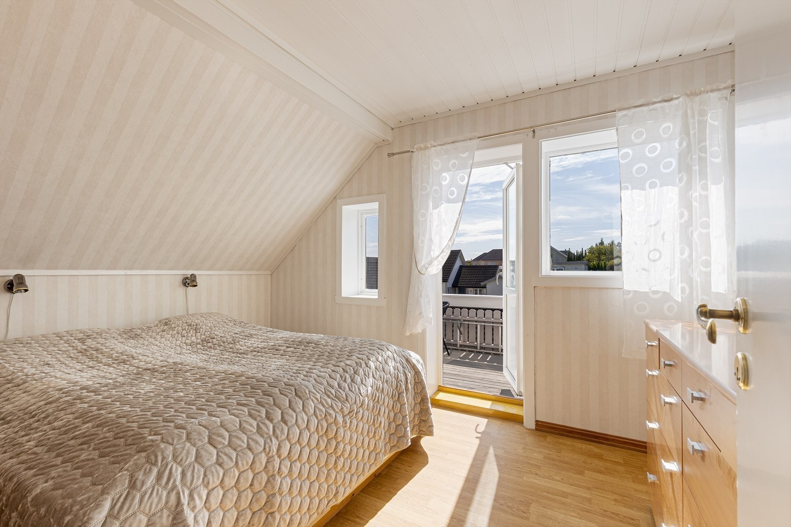 Hovedsoverommet har direkte utgang til en veranda på 10 m². Galleribilde