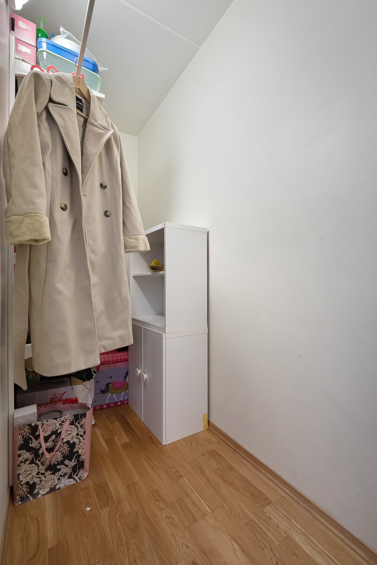 På hovedsoverommet er det praktisk innvendig bod Galleribilde