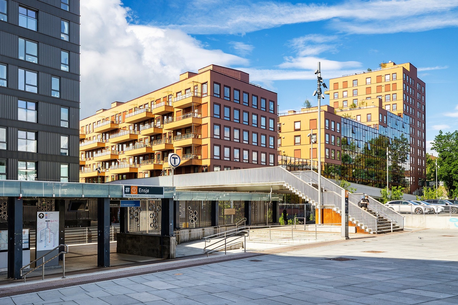 Kort vei til t-banestasjon på Ensjø Galleribilde