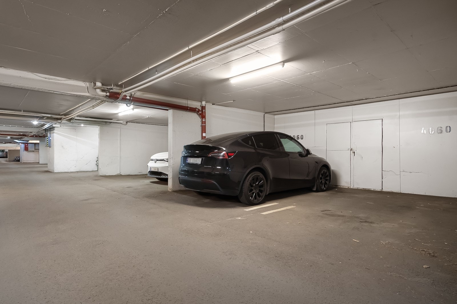 Leiligheten disponerer en garasjeplass med elbil lader i felles garasjeanlegg. Galleribilde