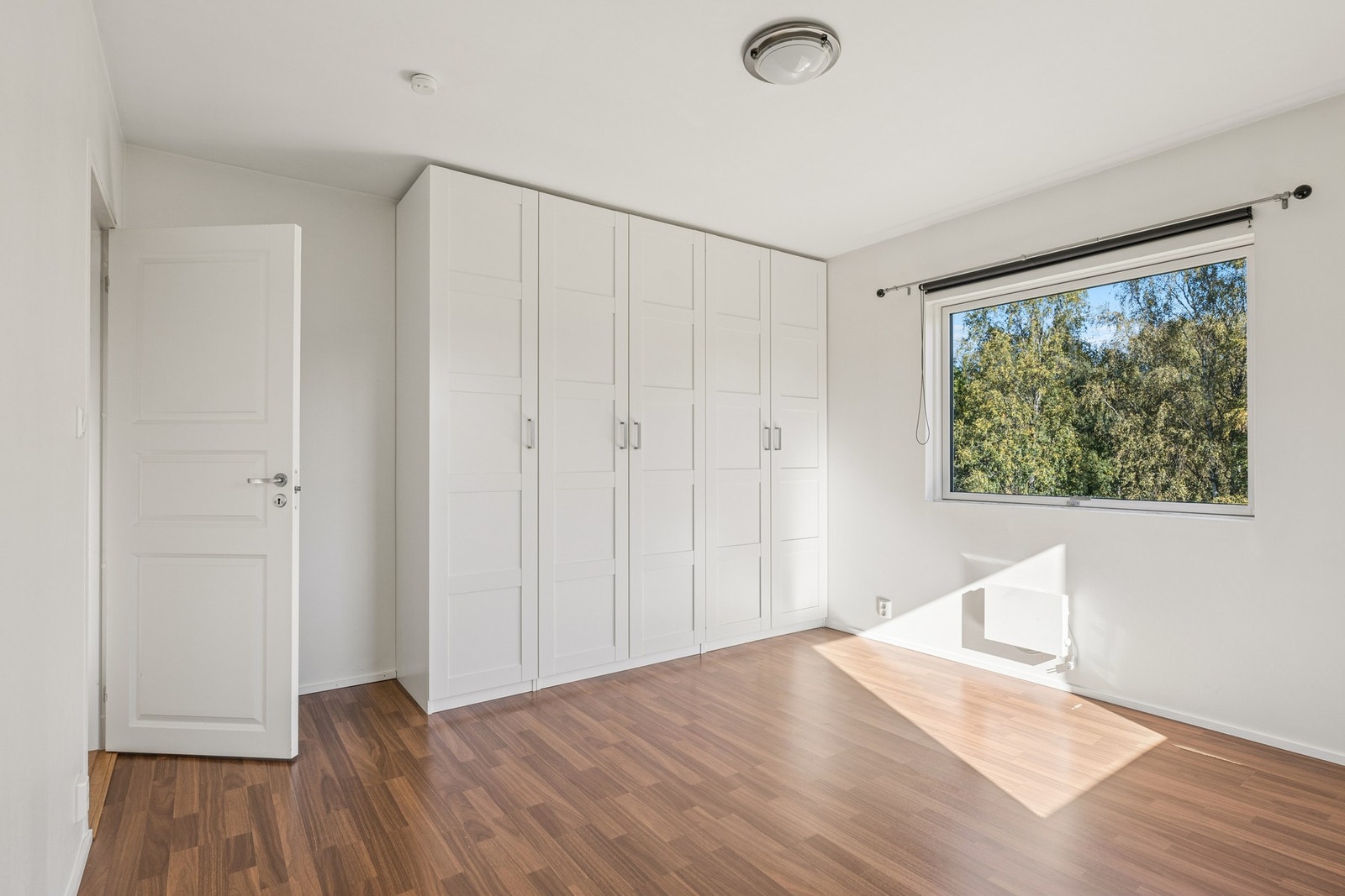 God plass til stor garderobe. Galleribilde