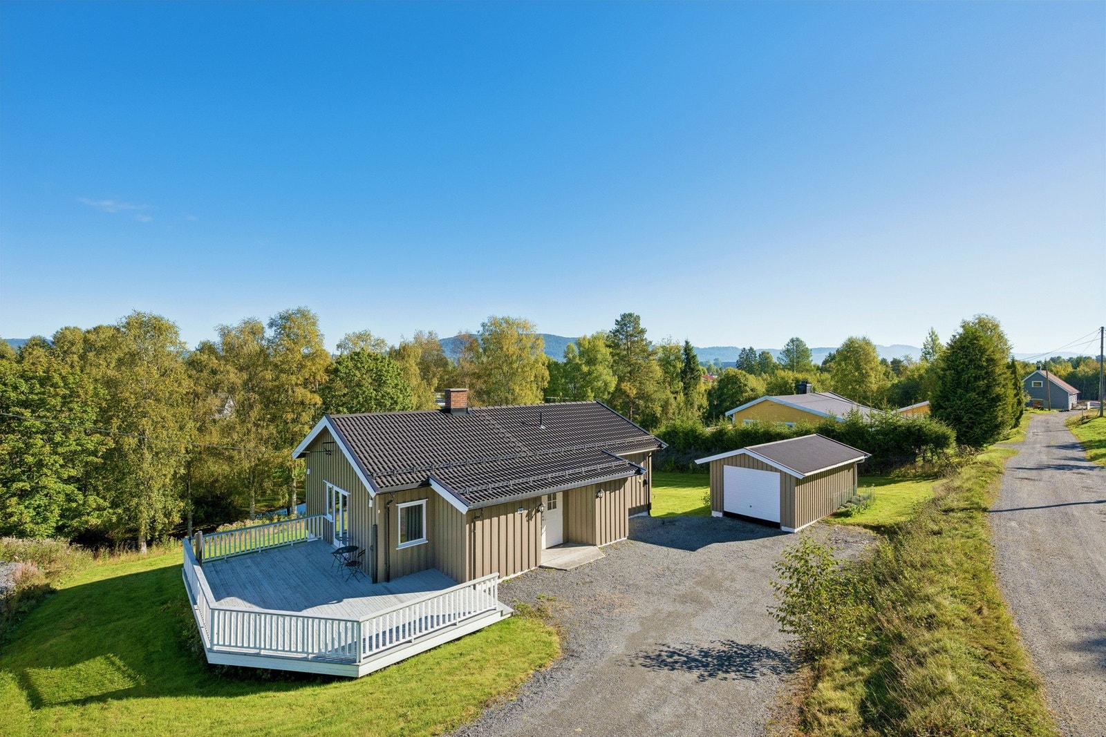 Åse Malene Holm Løvli v/Privatmegleren Hønefoss gar gleden av å presentere Smedgårdsveien 34! Galleribilde