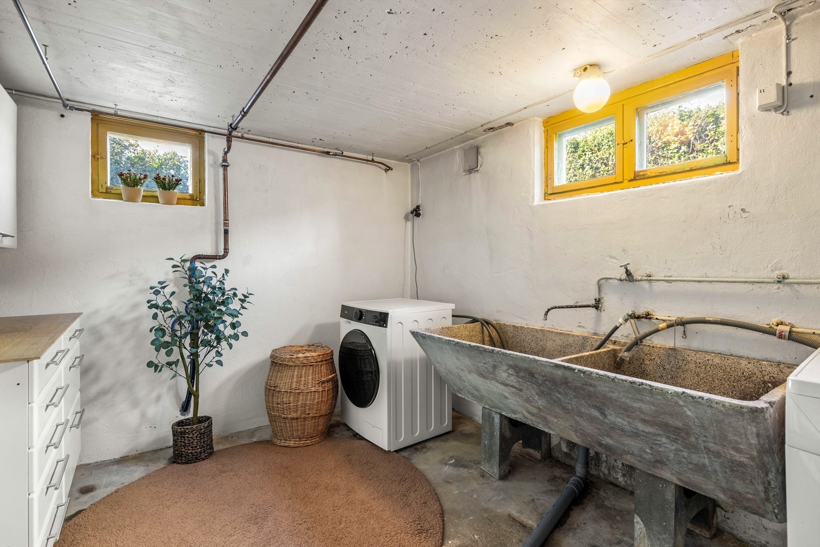 Stort felles vaskerom i kjelleren (brukes pr. dags dato kun av denne eierseksjonen). Galleribilde