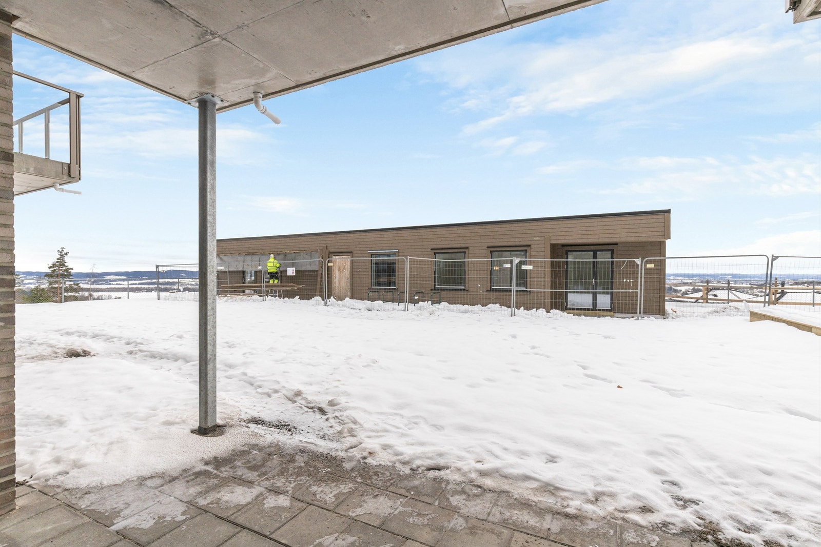 Leiligheten har en terrasse på 10 kvm som er en fin plass å nyte sommerdagene på. Galleribilde