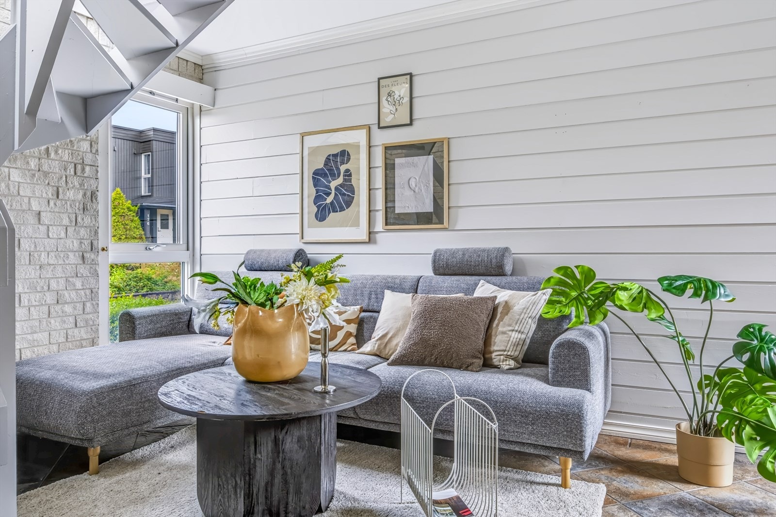 Stuen i første etasje gir god plass til en ekstra sittegruppe og et perfekt oppholdsrom for de minste i familien. Galleribilde