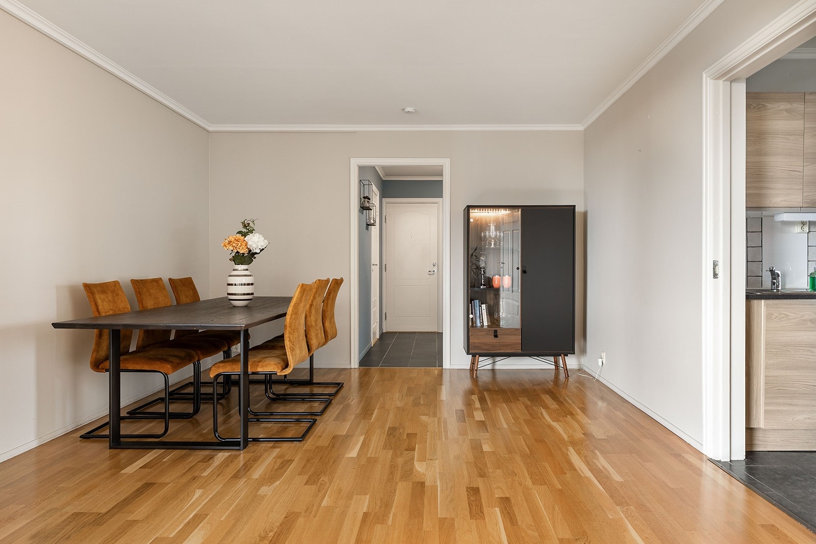 Her har man god plass til å dekke langbord og samle familie og venner. Galleribilde