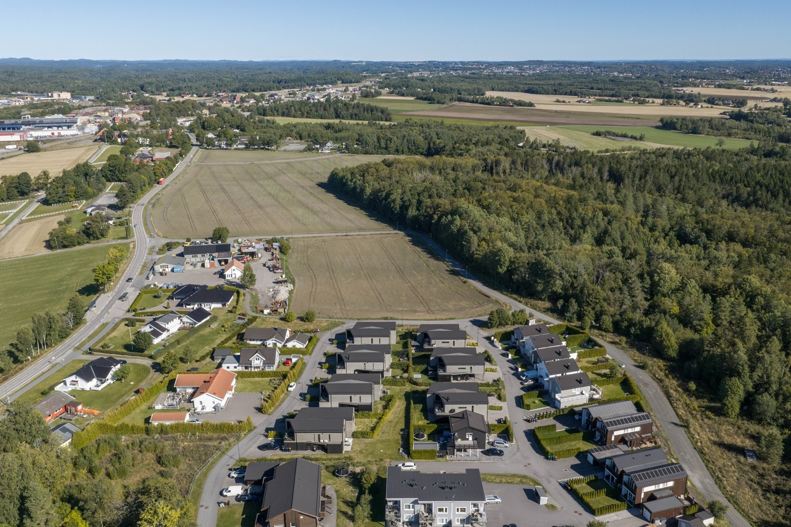 Her bor du tilbaketrukket og fredelig, samtidig som du har kort vei til det du trenger i hverdagen. Galleribilde