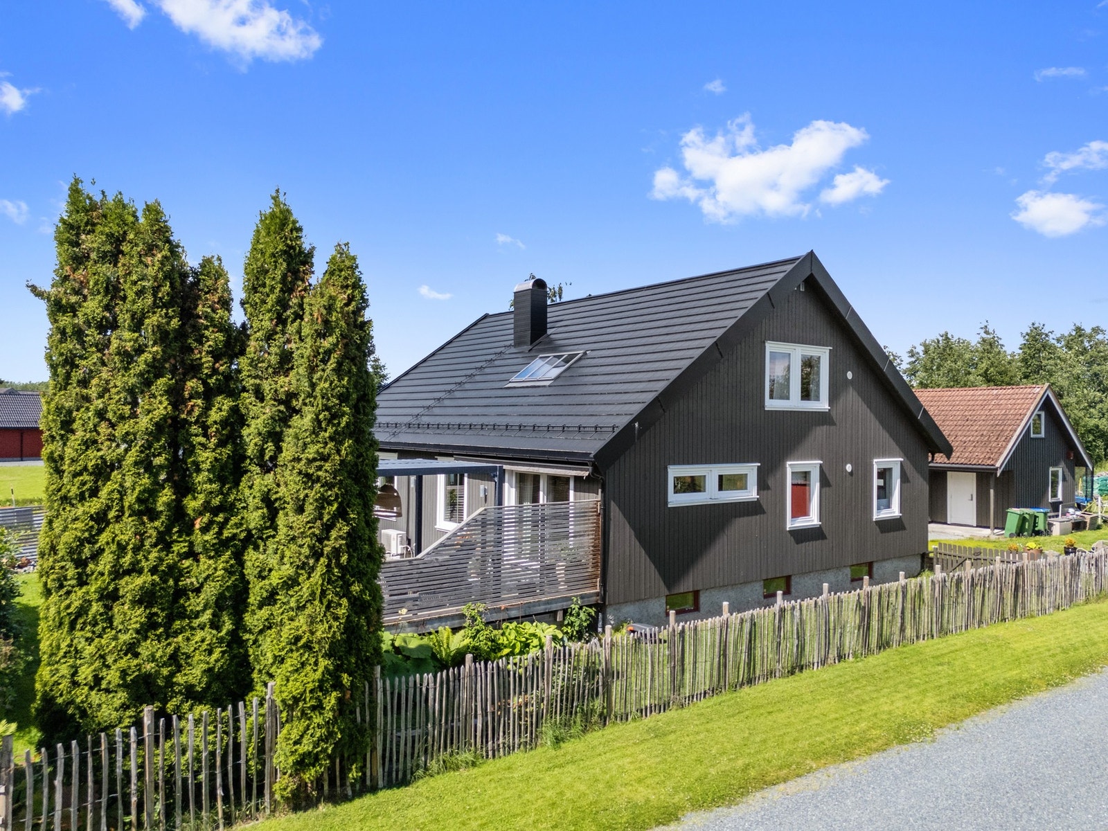 Ny taktekking, beslag og takrenner fra 2021. Galleribilde