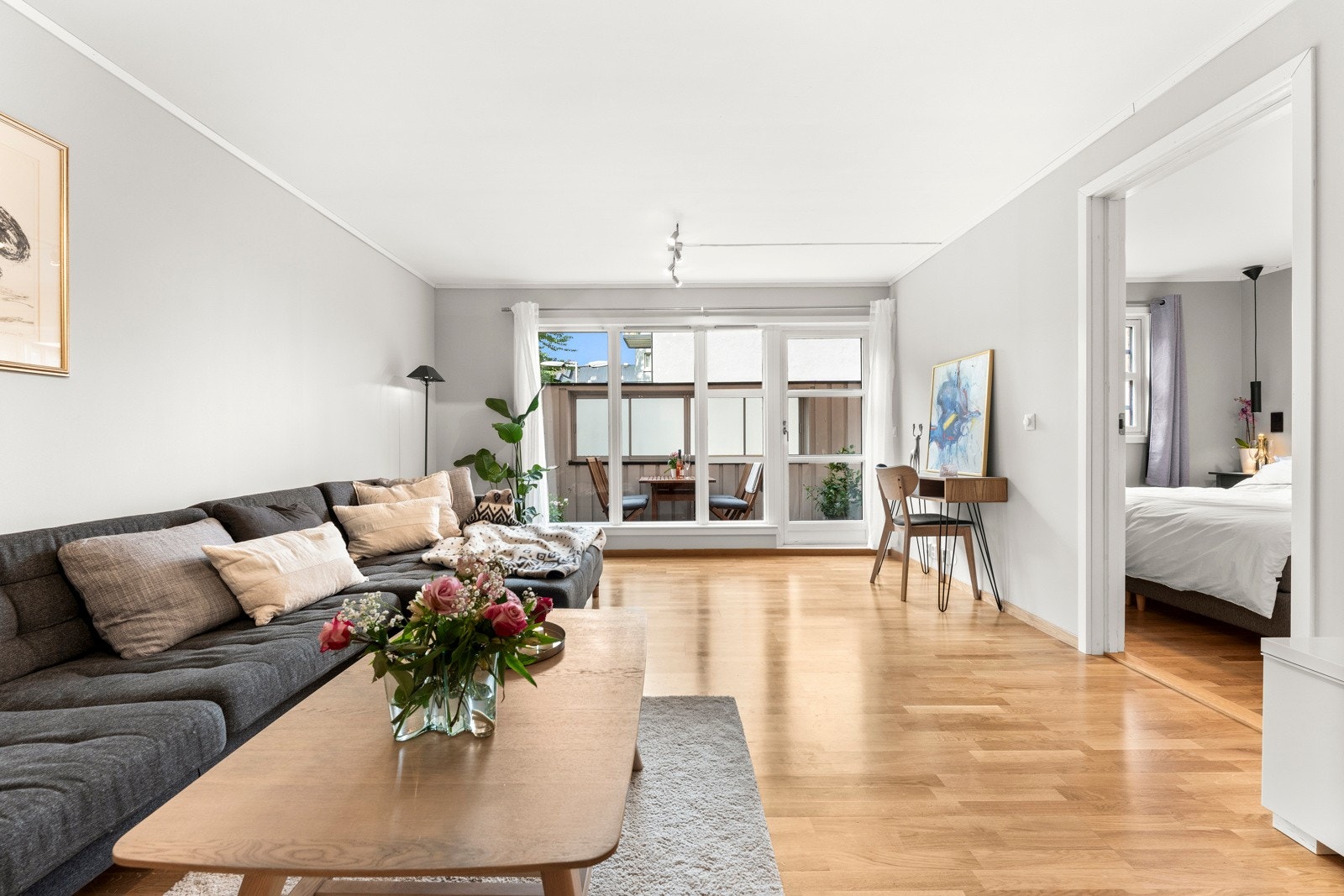 Fra stuen er det adkomst til soverommet. Galleribilde