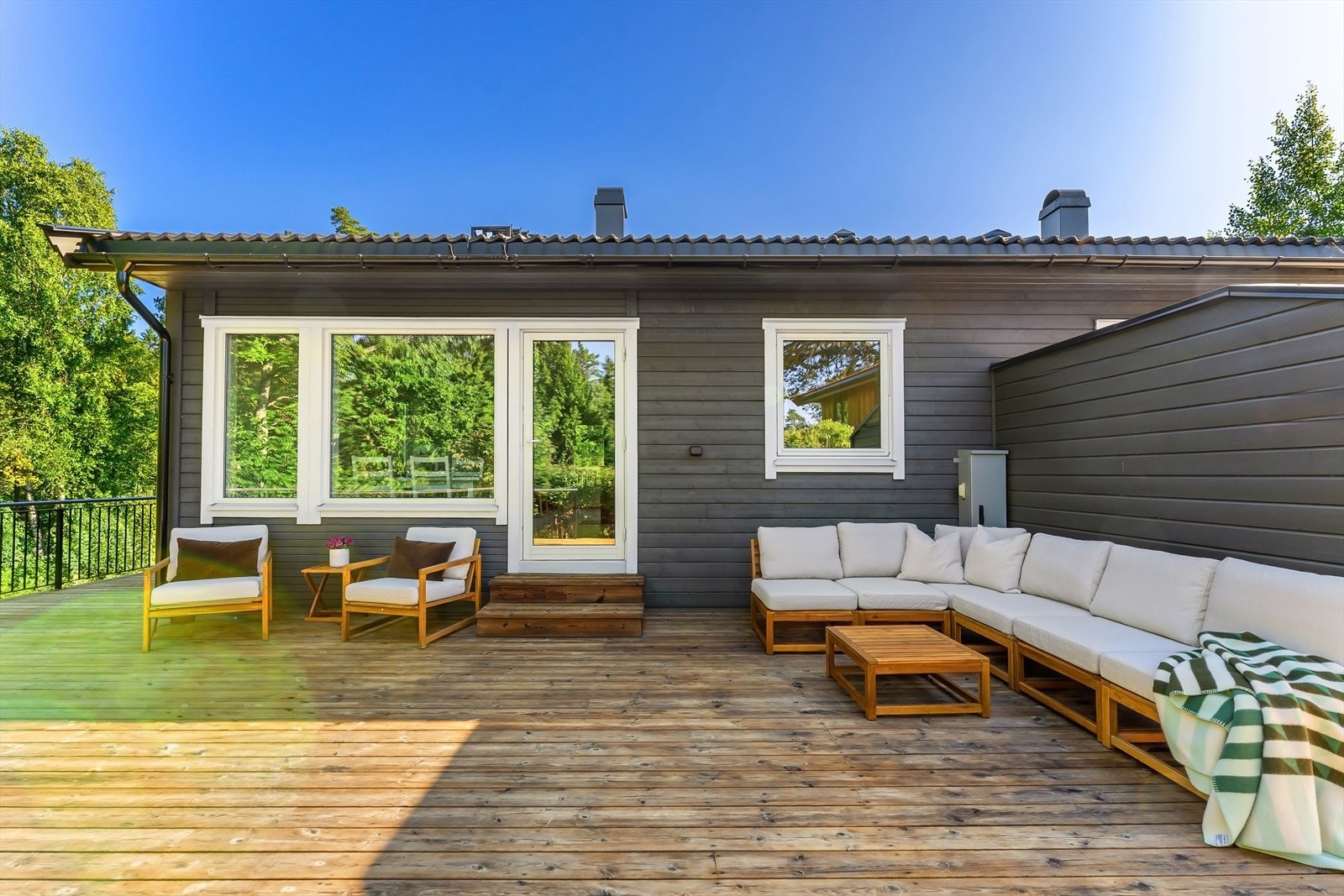 Terrasse med gode solforhold Galleribilde