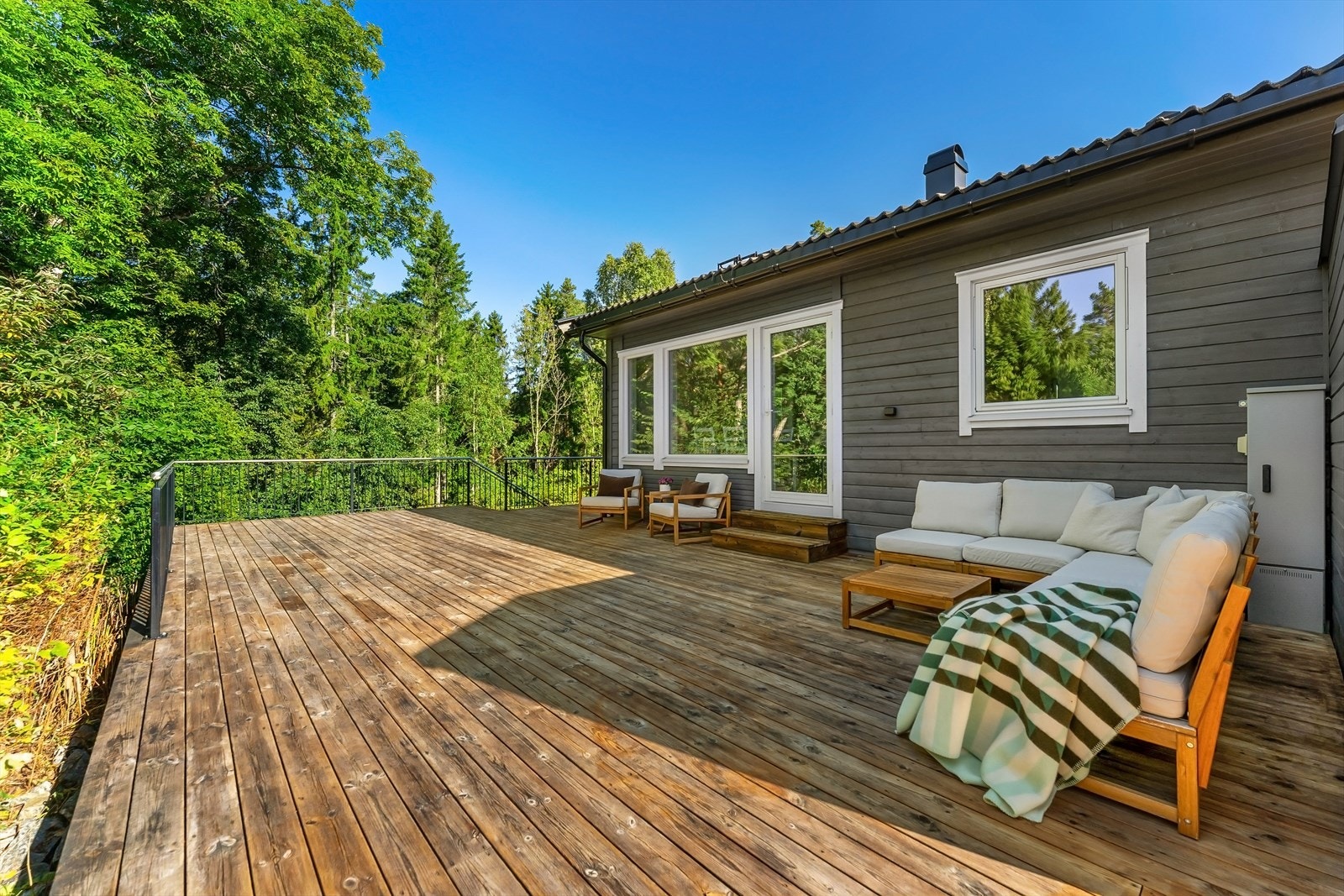 Terrasse med gode solforhold Galleribilde