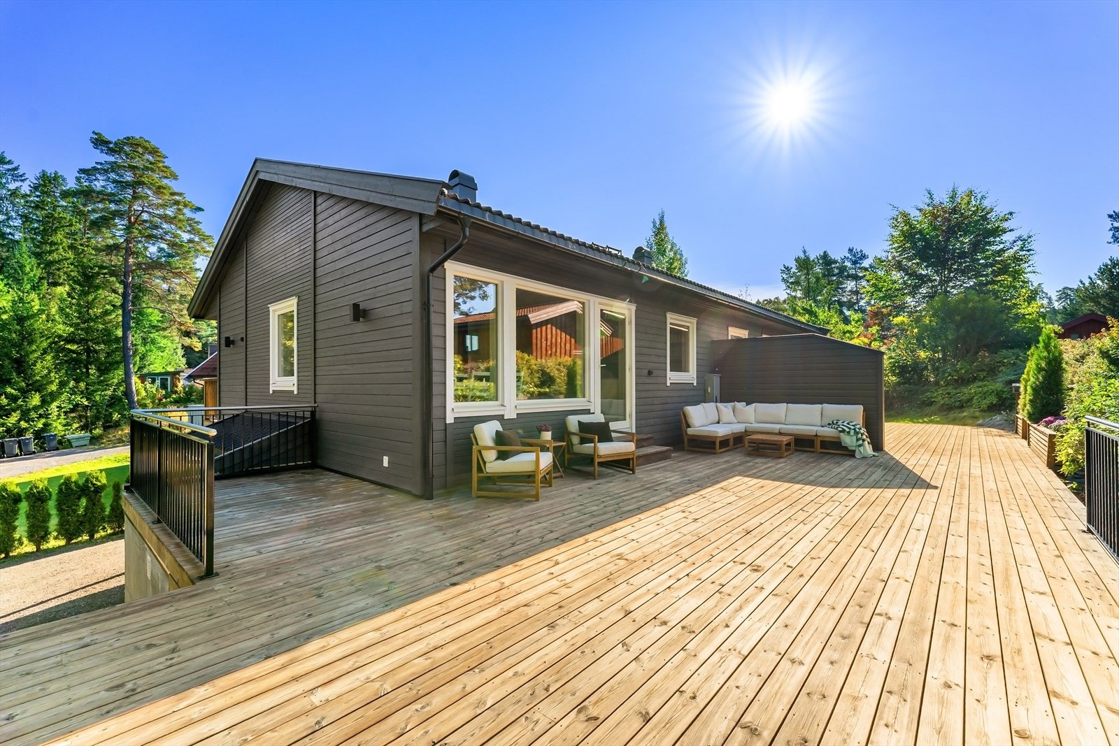 Terrasse med gode solforhold Galleribilde