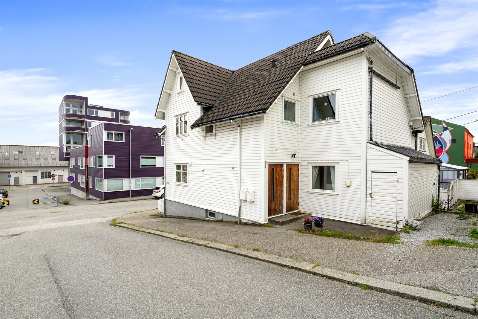 Det er totalt 3 leiligheter i bygget. Galleribilde
