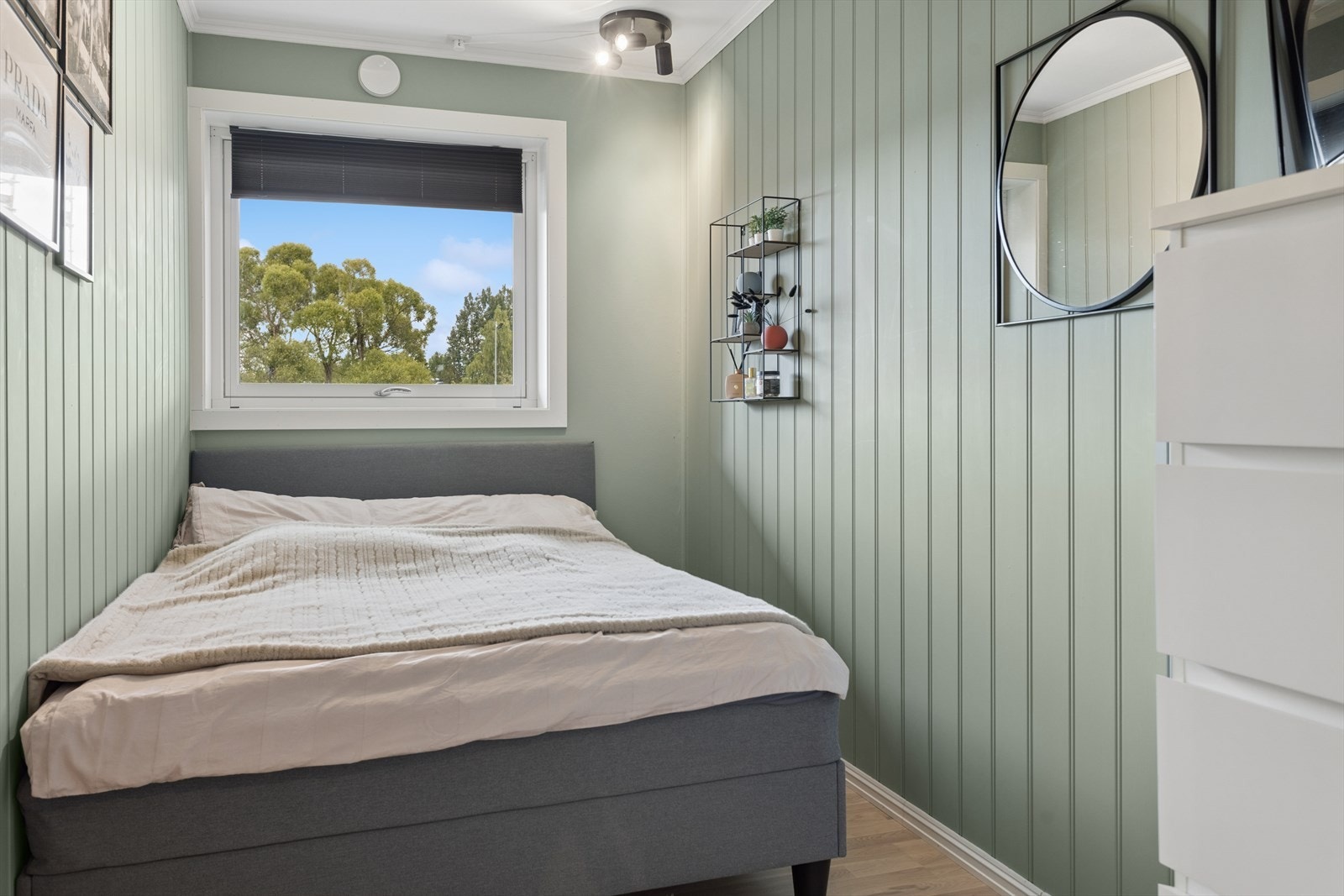 Praktisk soverom på 6,7 m² med flere bruksmuligheter. Kan også brukes som hjemmekontor, barnerom eller gjesterom. Galleribilde