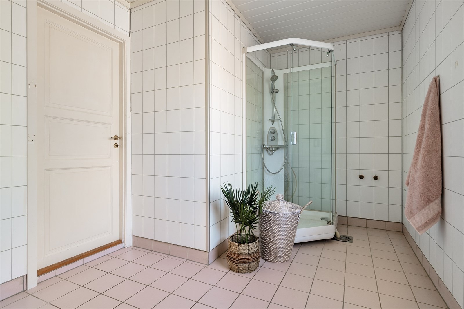 Separat toalettrom like utenfor Galleribilde