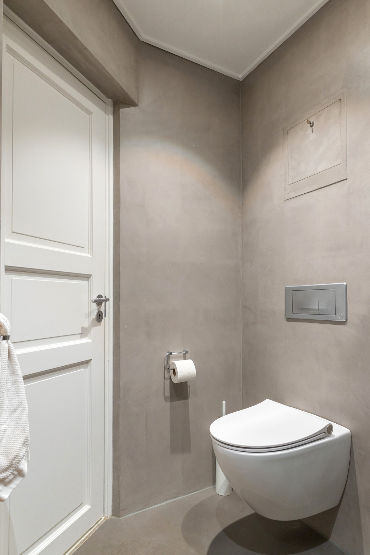 Varmekabler og innfelte downlights bidrar til god komfort. Galleribilde