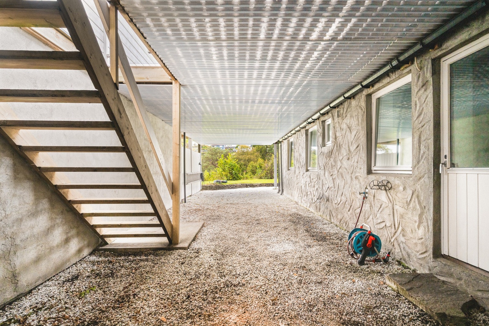 Under terrassen har du enda en bod på 18,7 m² for mere plass til ulik oppbevaring. Galleribilde