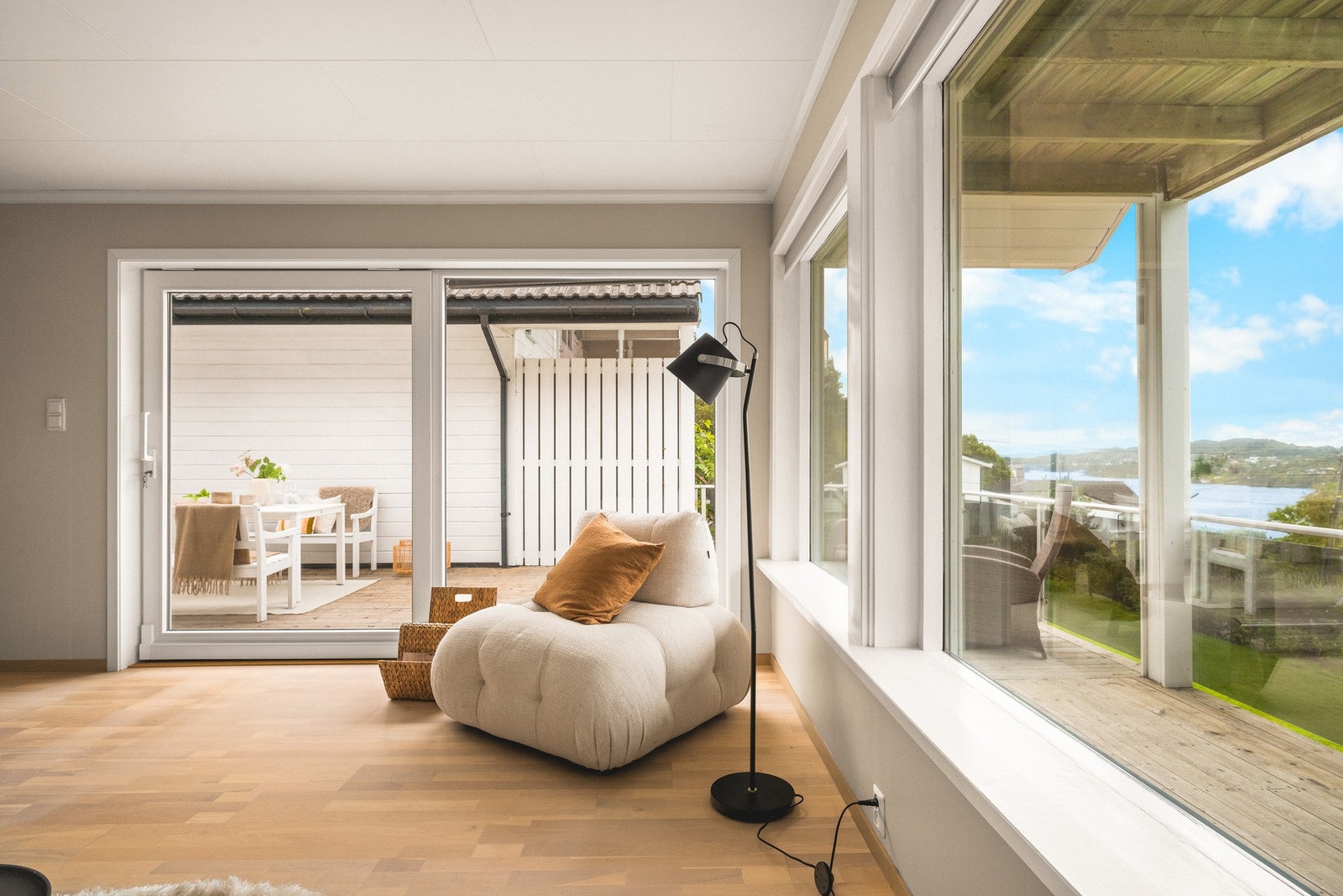 Fra stuen er det direkte utgang til en stor terrasse på hele 73 m². Galleribilde