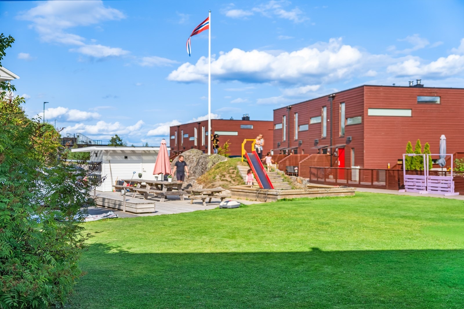 Det er også etablert lekeplass rett utenfor. Galleribilde