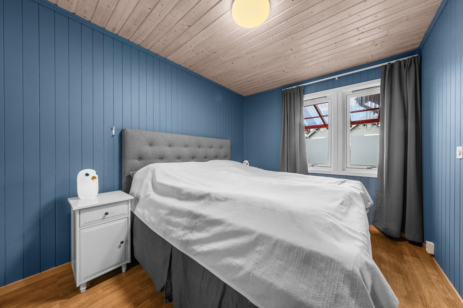 Hovedsoverom med god plass til dobbeltseng. Galleribilde