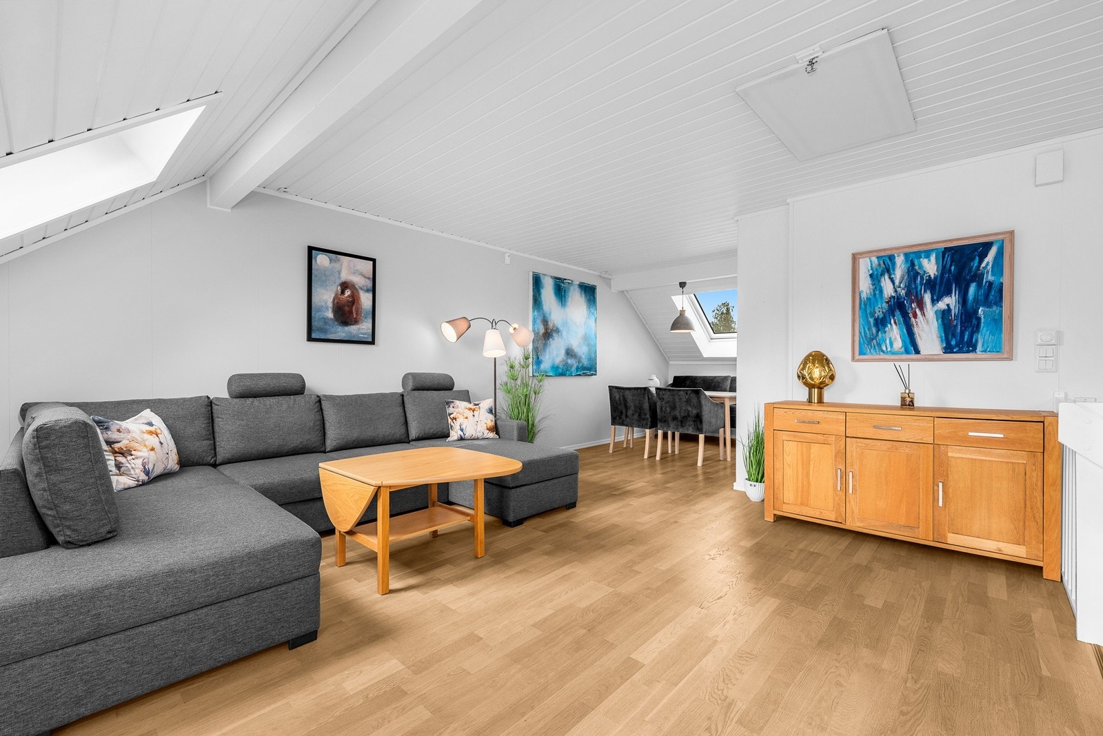 Adkomst til kaldtloft via luke med stige gir ytterligere lagringsplass. Galleribilde