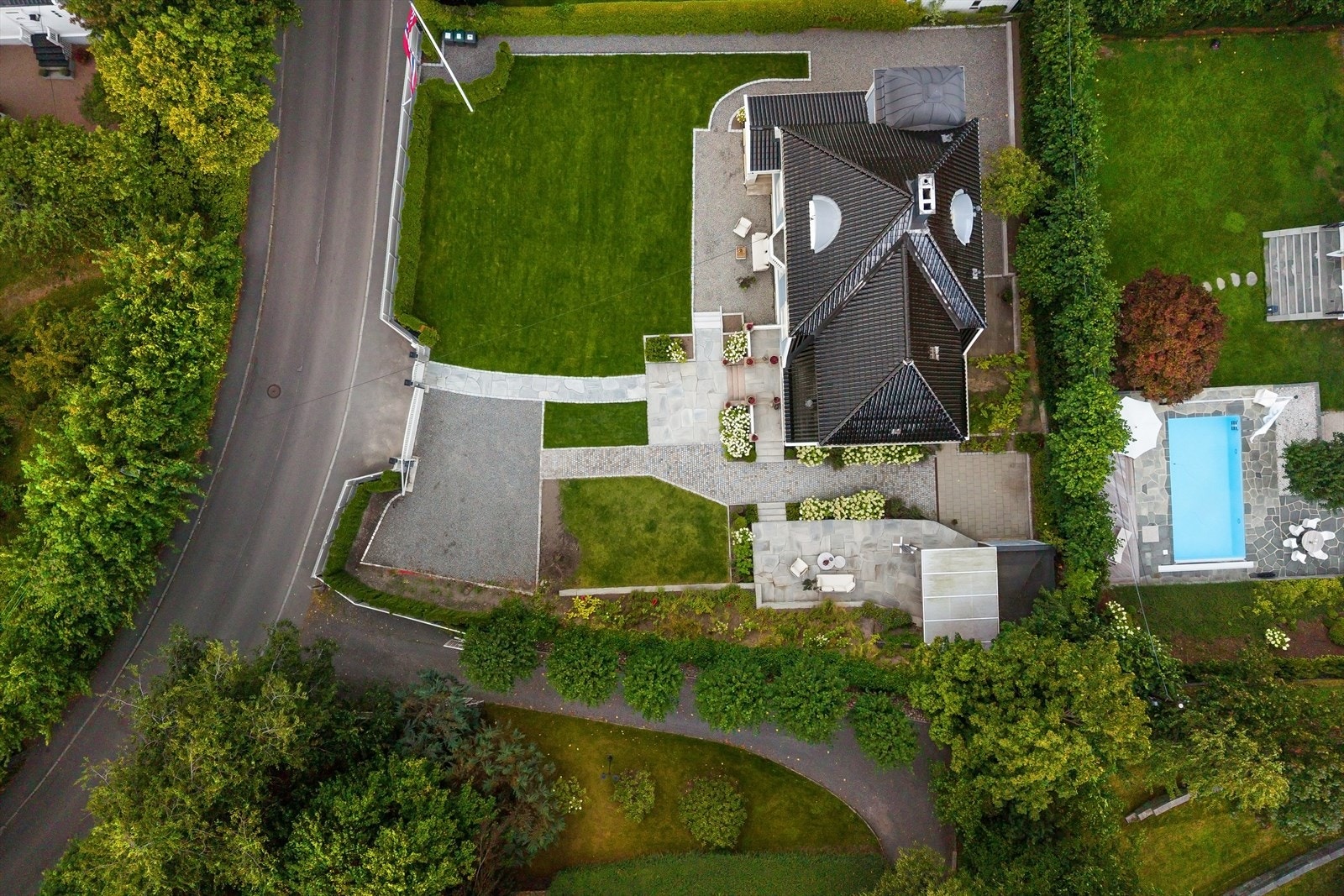 Oversiktsbilde over eiendommen. Galleribilde