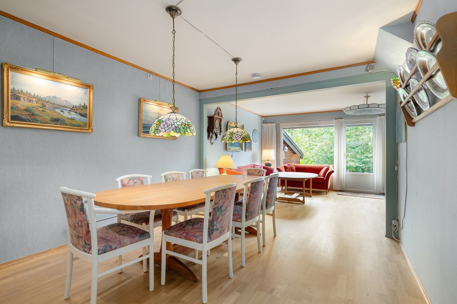 Her er det flere ulike møbleringsmuligheter med plass til en ordentlig sofa- og TV-krok i tillegg til øvrig møblement. Galleribilde