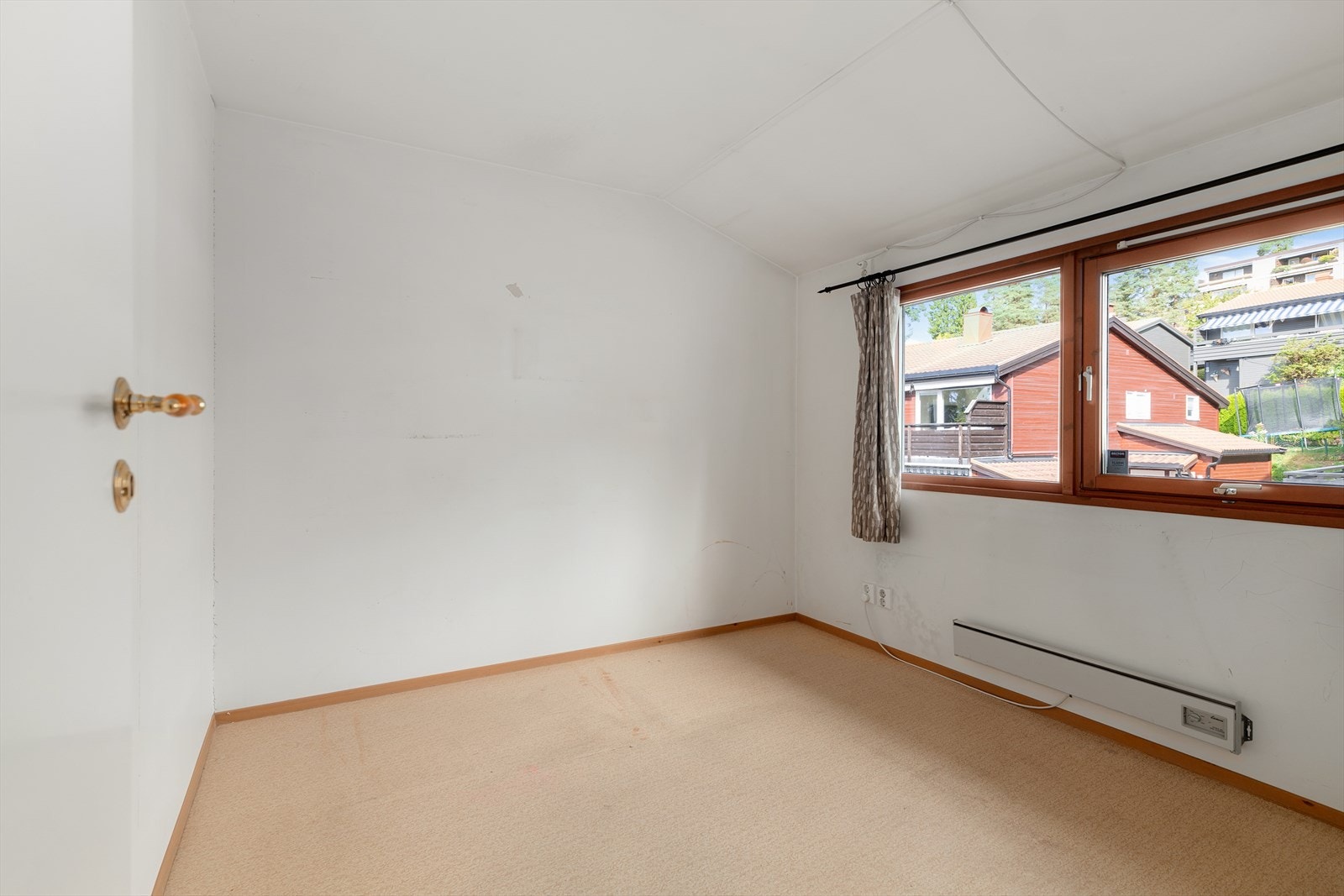 Soverom nummer tre med mye naturlig lys. Galleribilde