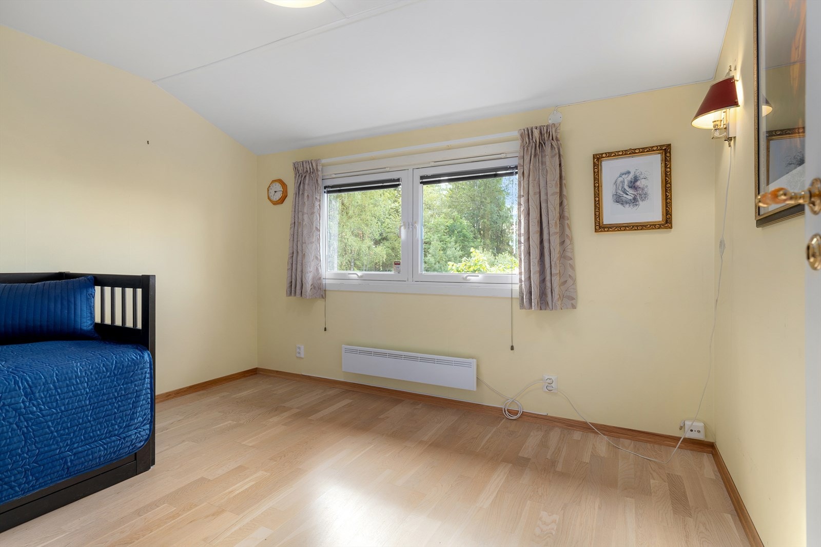 Soverom nummer to er av behagelig størrelse, og har heller ingen innsyn. Galleribilde