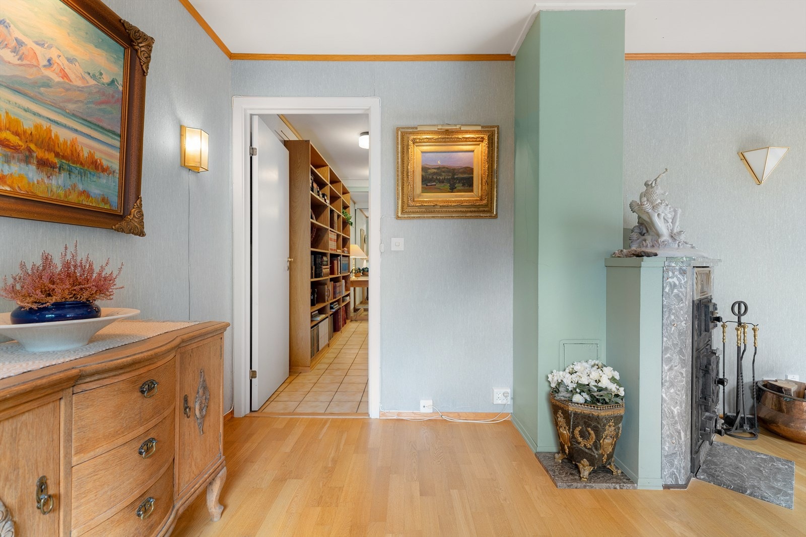Boligen har hatt samme eier siden byggeår, og fremstår som godt vedlikeholdt. Galleribilde