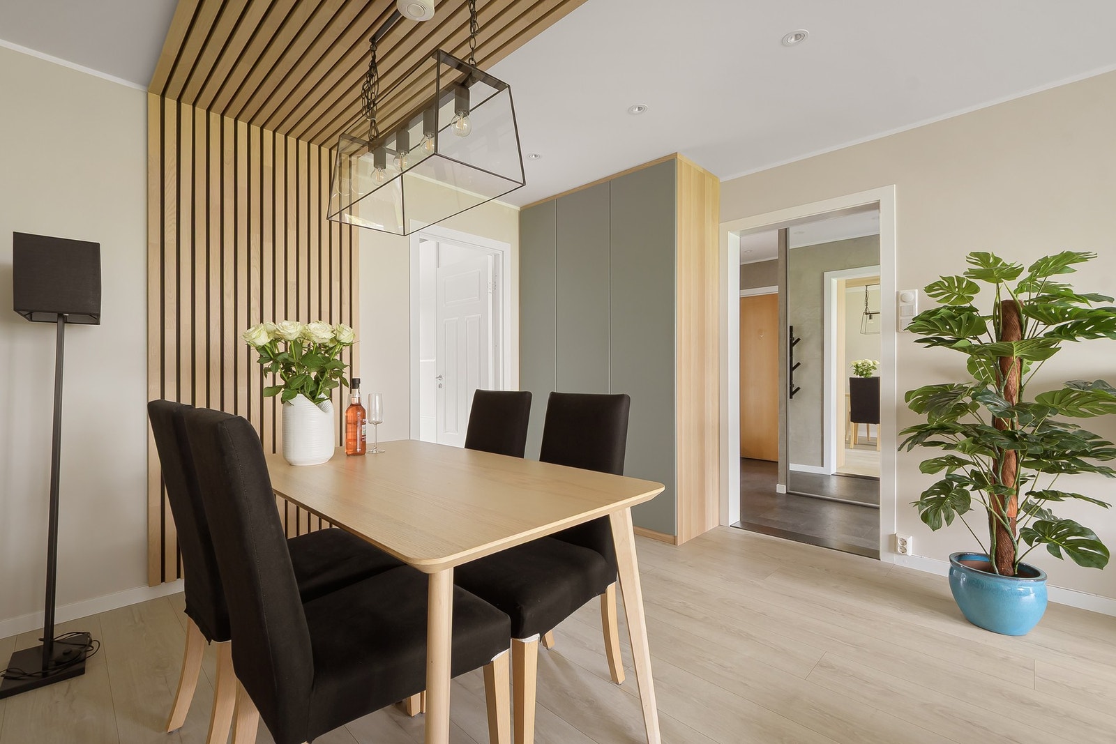 Det er god plass til å innrede med spisestuebord Galleribilde