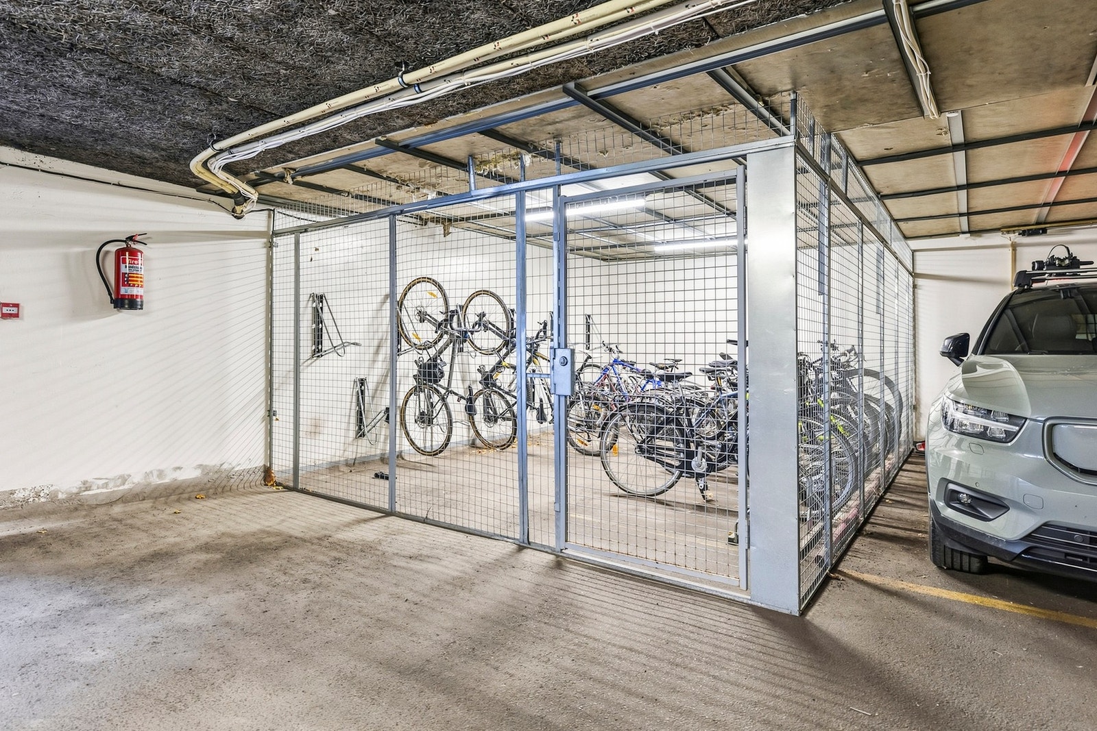 Felles sykkelparkering. Galleribilde