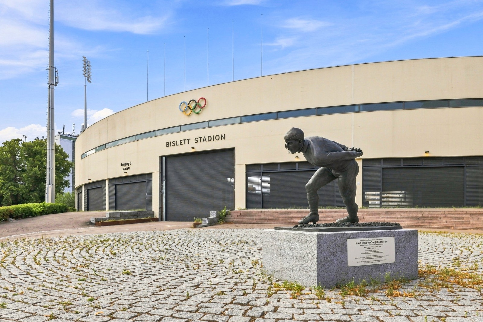 Både Sats Bislett og Bislett stadion, med innendørs og utendørs løpebane ligger 200 meter fra boligen. Galleribilde