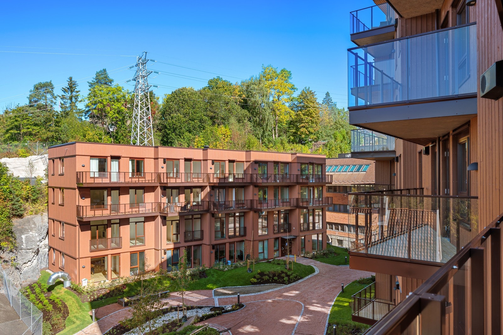 Den usjenerte beliggenheten gjør at du kan nyte utelivet med den flotte utsikten mot BI parken. Med plass til en komfortabel sittegruppe ligger alt til rette for lange, svale sommerkvelder i vakre omgivelser. Galleribilde