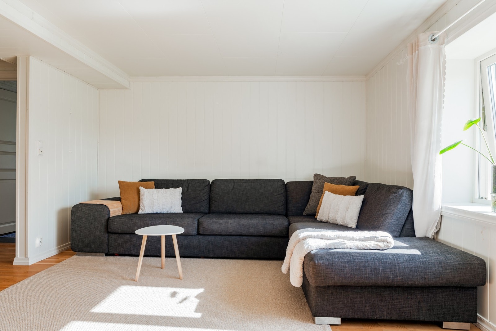 Her er det plass til sofagruppe og mediemøblement. Galleribilde