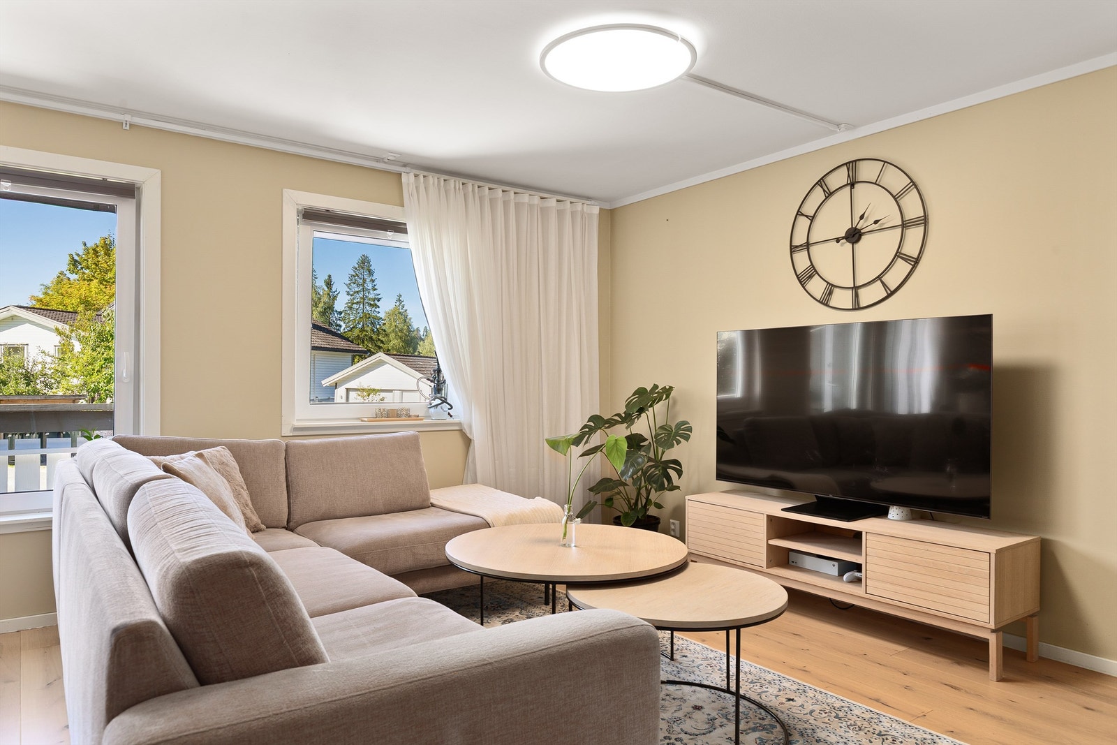 Gode lysflater med vinduer fornyet i 2021. Galleribilde