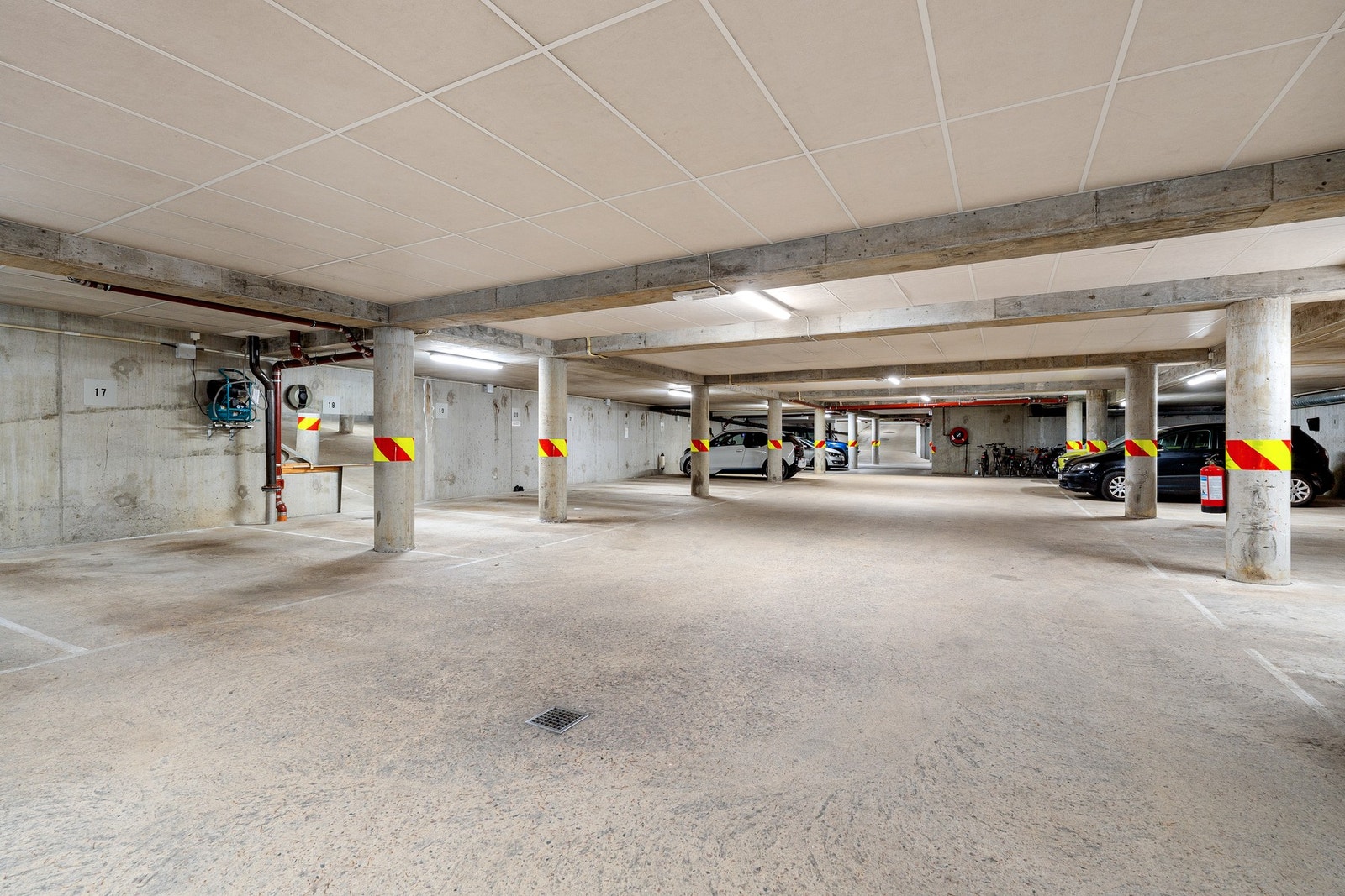 Det er mulighet for kjøp av garasjeplass i kjeller. Galleribilde